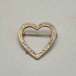 Open Heart Brooch Pin Gold Tone Engraved Milgrain Sweetheart 1.25x1.25 Frame
